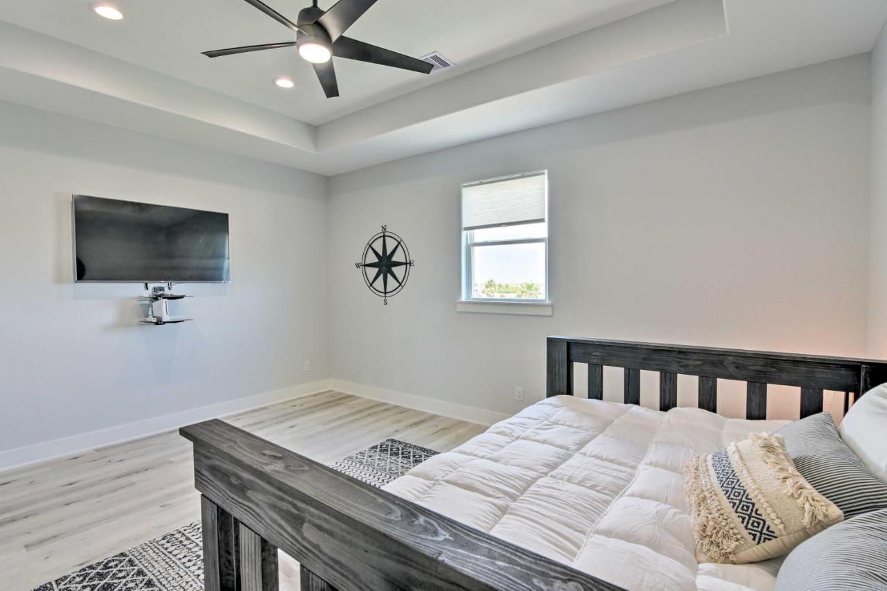 Chic Crystal Beach Escape With Deck - Walk To Beach! Bolivar Peninsula Exterior foto