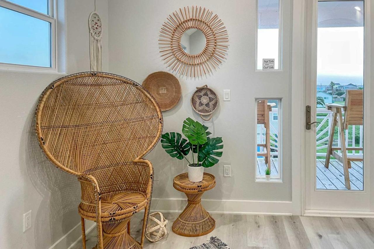 Chic Crystal Beach Escape With Deck - Walk To Beach! Bolivar Peninsula Exterior foto