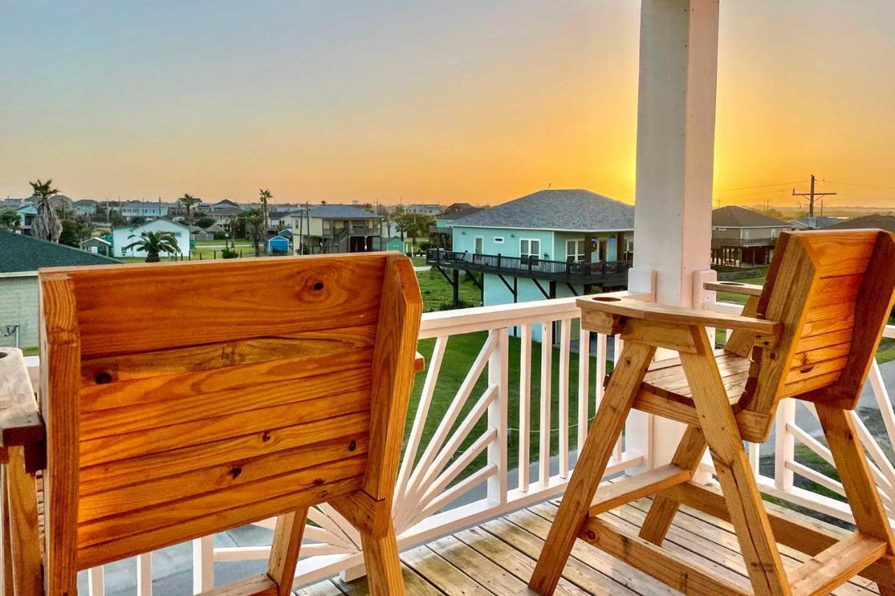 Chic Crystal Beach Escape With Deck - Walk To Beach! Bolivar Peninsula Exterior foto